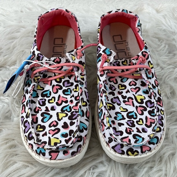 Hey Dude Colorful Hearts Girl’s Wendy Toddler Slip On – White Leopard Size 4 NEW - Picture 2 of 14